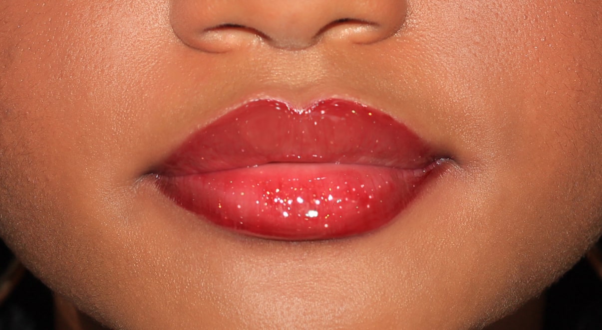 lips after red glitter lip oil