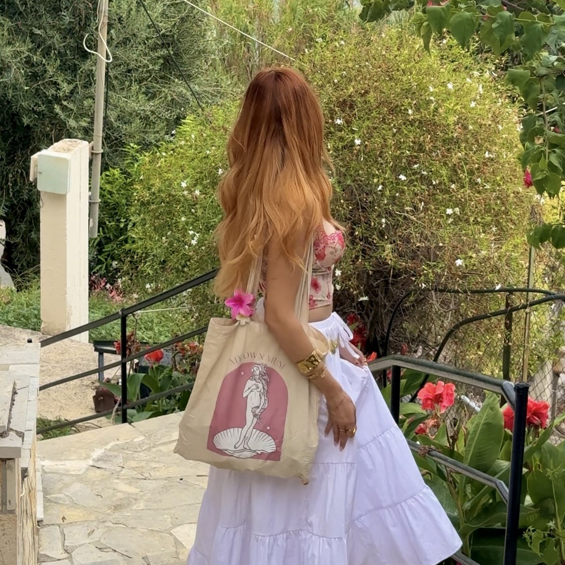 Aesthetic Pink tote bag to wear in summer, vacations, shopping, everywhere you go.