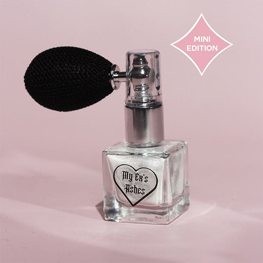 Glitter Spray Silver to use in the body, hair and clothes. The most beautiful silver glitter skin.