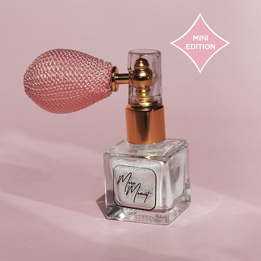 Glitter Spray Gold to use in the body, hair and clothes. The most beautiful gold glitter skin.